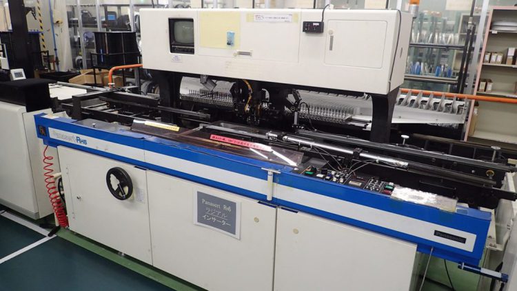 ラジアル部品挿入機